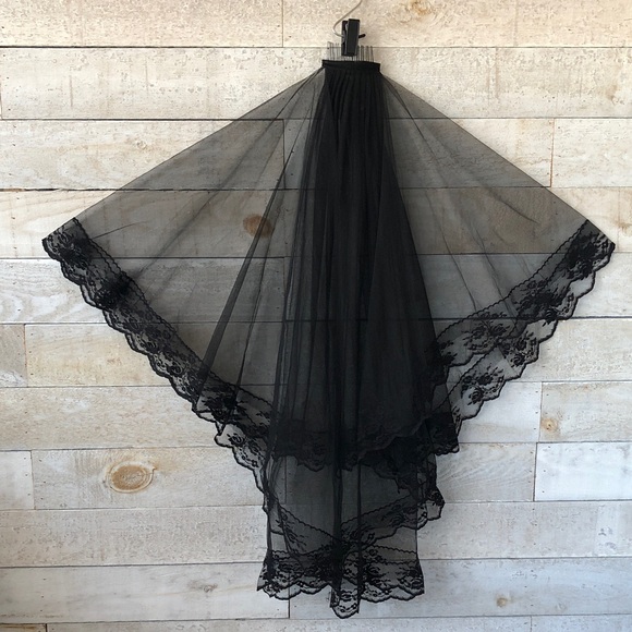 Vintage Accessories - Black Lace Veil with metal hair clip